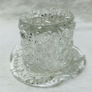 Vintage Fenton glass top hat Button & Daisies. Mint condition no chips or cracks